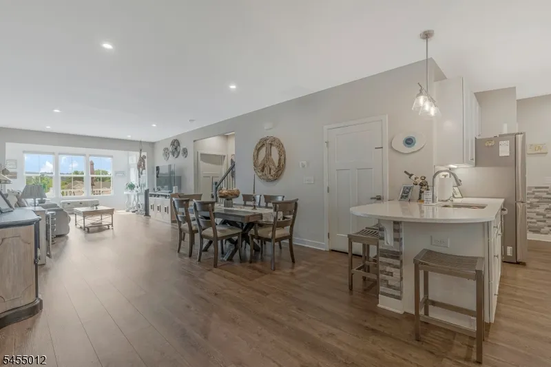10 Red Shoulder Ln Washington, NJ 07882