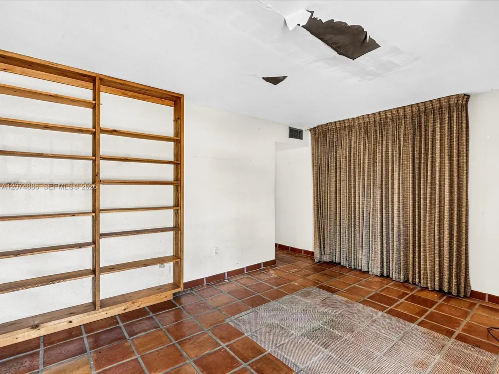 5710 SW 89th Ave Miami, FL 33173