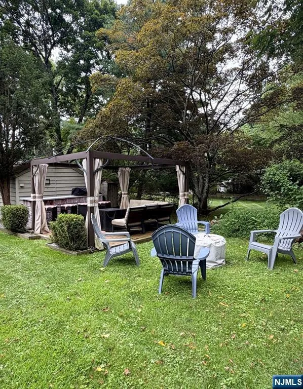 837 Circle Avenue Franklin Lakes, NJ 07417