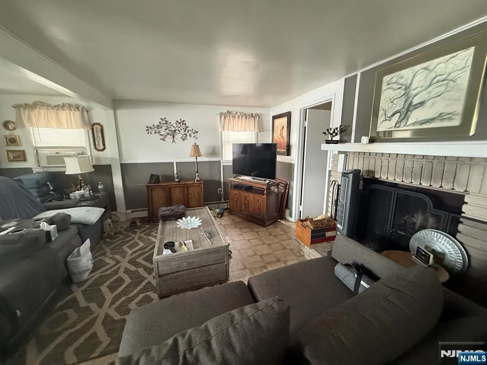 33 Mohawk Trail Jefferson Township, NJ 07849