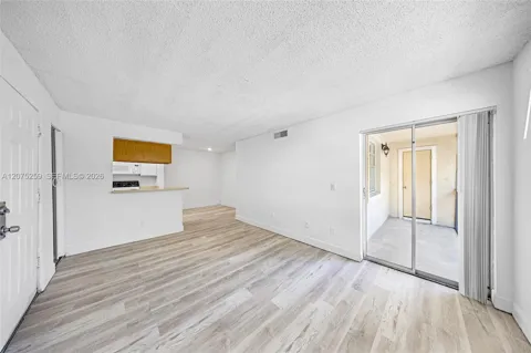 1237 SW 46th Ave #806