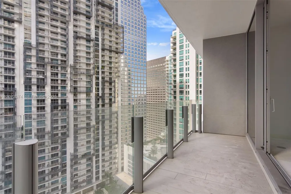 300 Biscayne Boulevard Way #2608W Miami, FL 33131