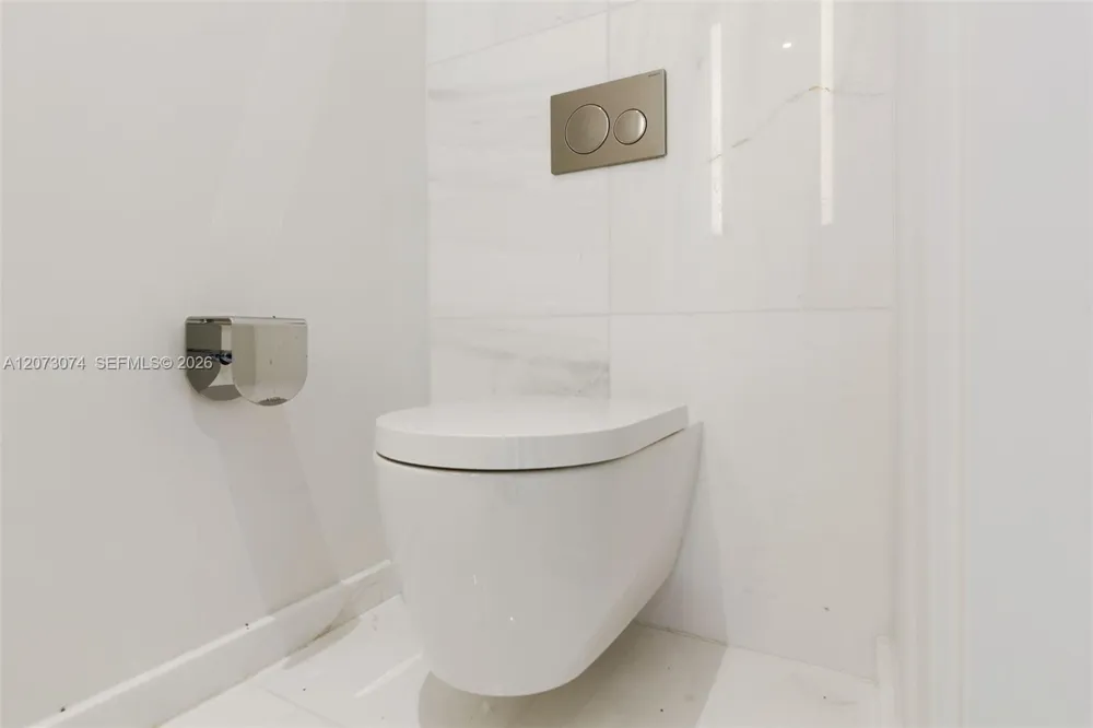 300 Biscayne Boulevard Way #2608W Miami, FL 33131