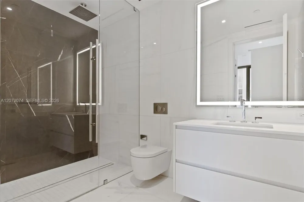 300 Biscayne Boulevard Way #2608W Miami, FL 33131