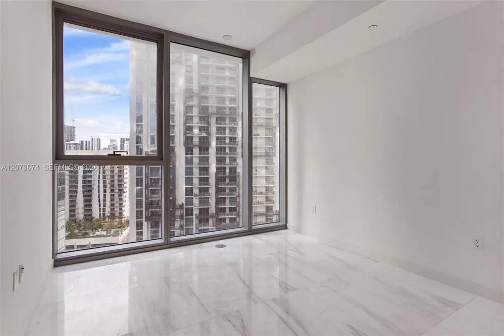 300 Biscayne Boulevard Way #2608W Miami, FL 33131
