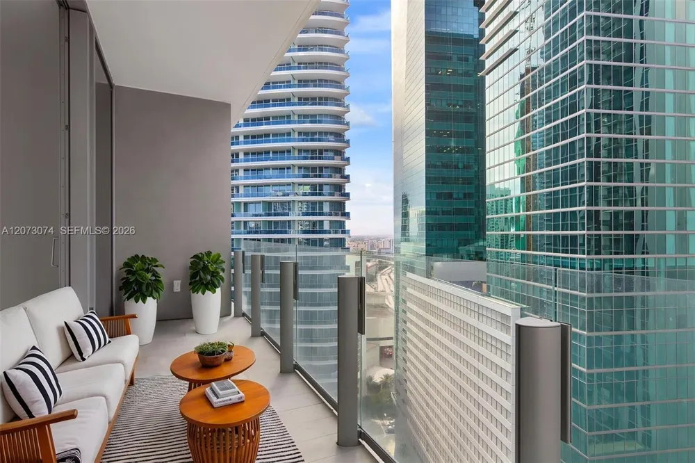 300 Biscayne Boulevard Way #2608W Miami, FL 33131