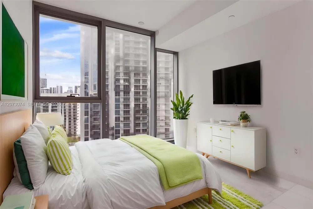 300 Biscayne Boulevard Way #2608W Miami, FL 33131