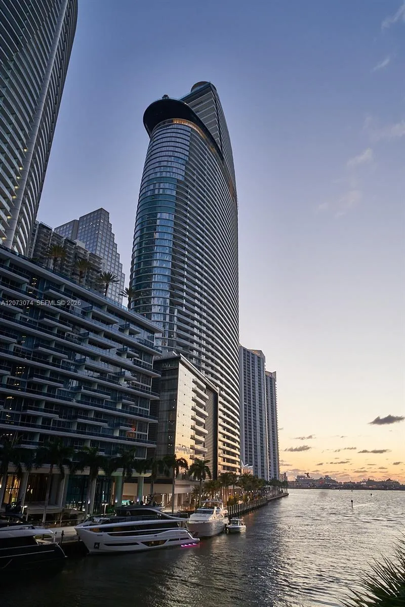 300 Biscayne Boulevard Way #2608W Miami, FL 33131