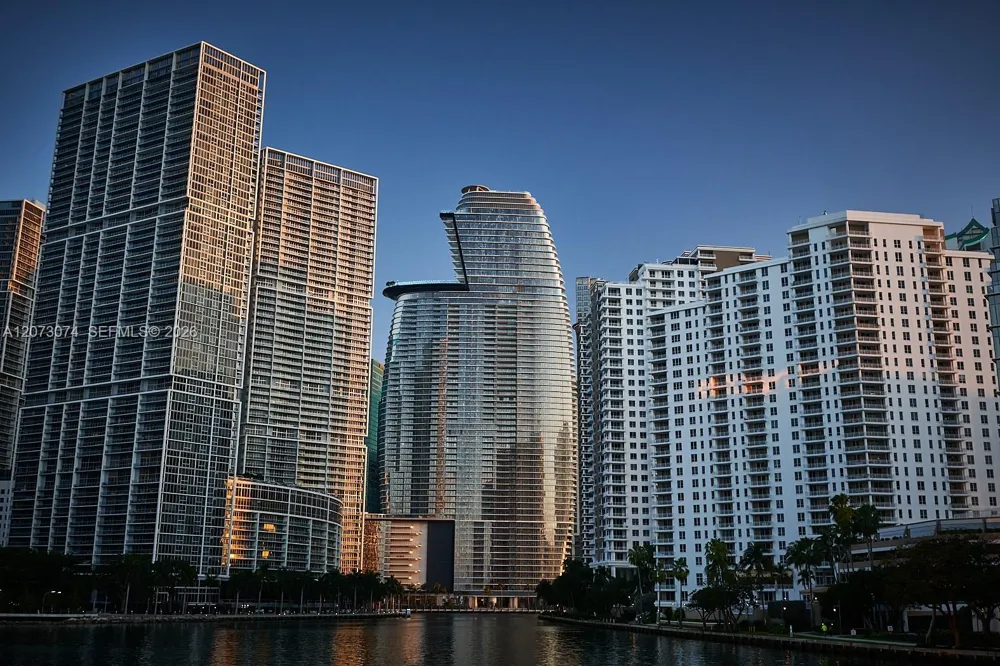 300 Biscayne Boulevard Way #2608W Miami, FL 33131