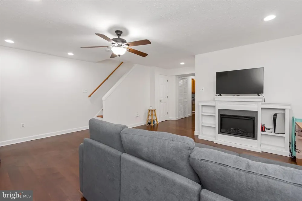 528 JARED SQUARE NE Leesburg, VA 20176
