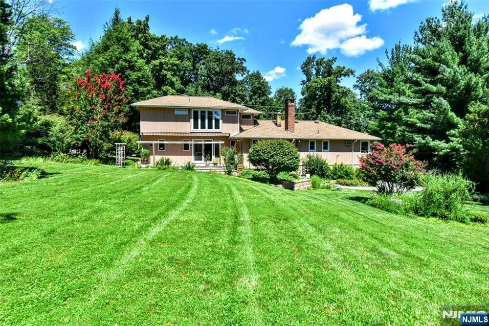 285 Sunset Road Pequannock Township, NJ 07444