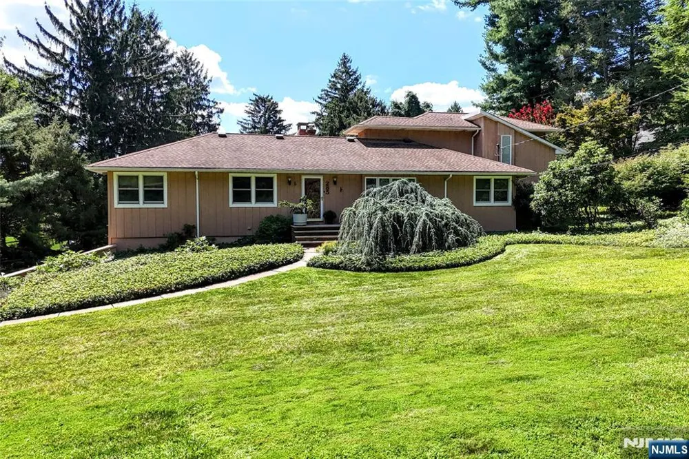 285 Sunset Road Pequannock Township, NJ 07444