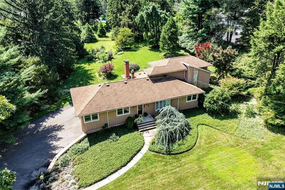 285 Sunset Road Pequannock Township, NJ 07444