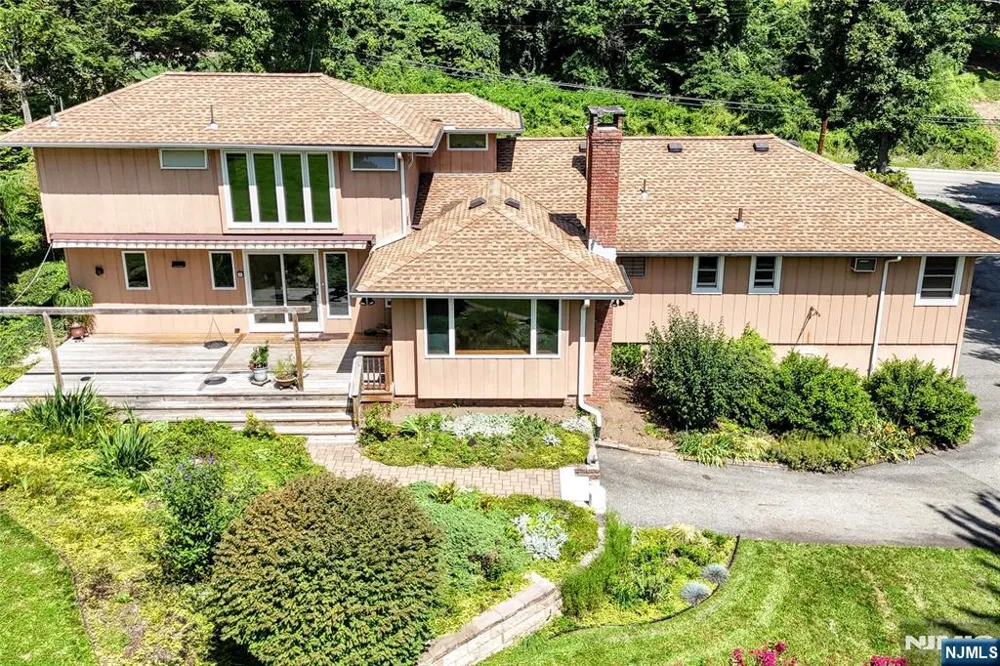 285 Sunset Road Pequannock Township, NJ 07444