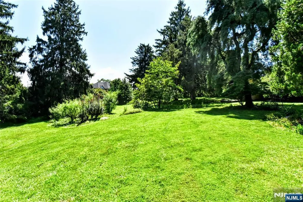 285 Sunset Road Pequannock Township, NJ 07444