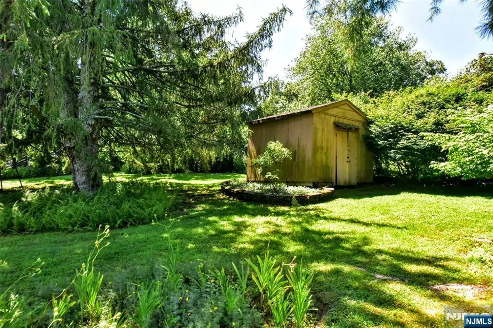 285 Sunset Road Pequannock Township, NJ 07444