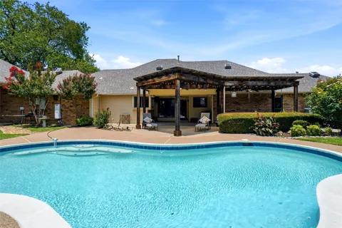 2412 Emerald Circle