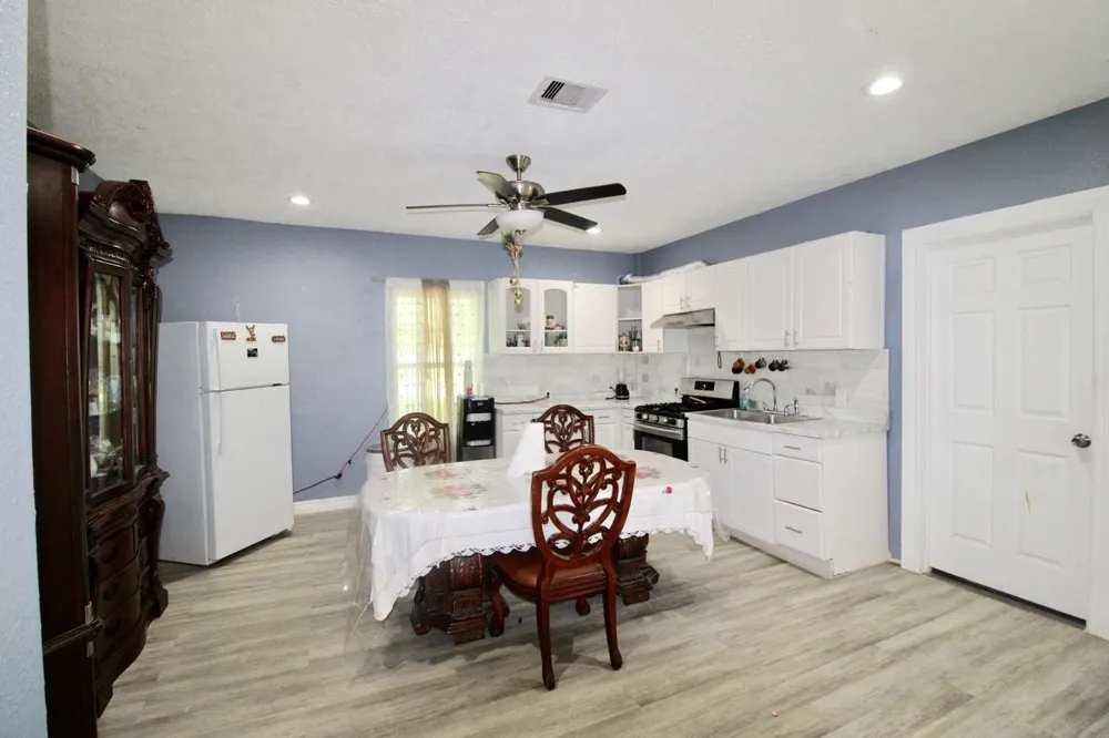2111 County Road 3405 Cleveland, TX 77327