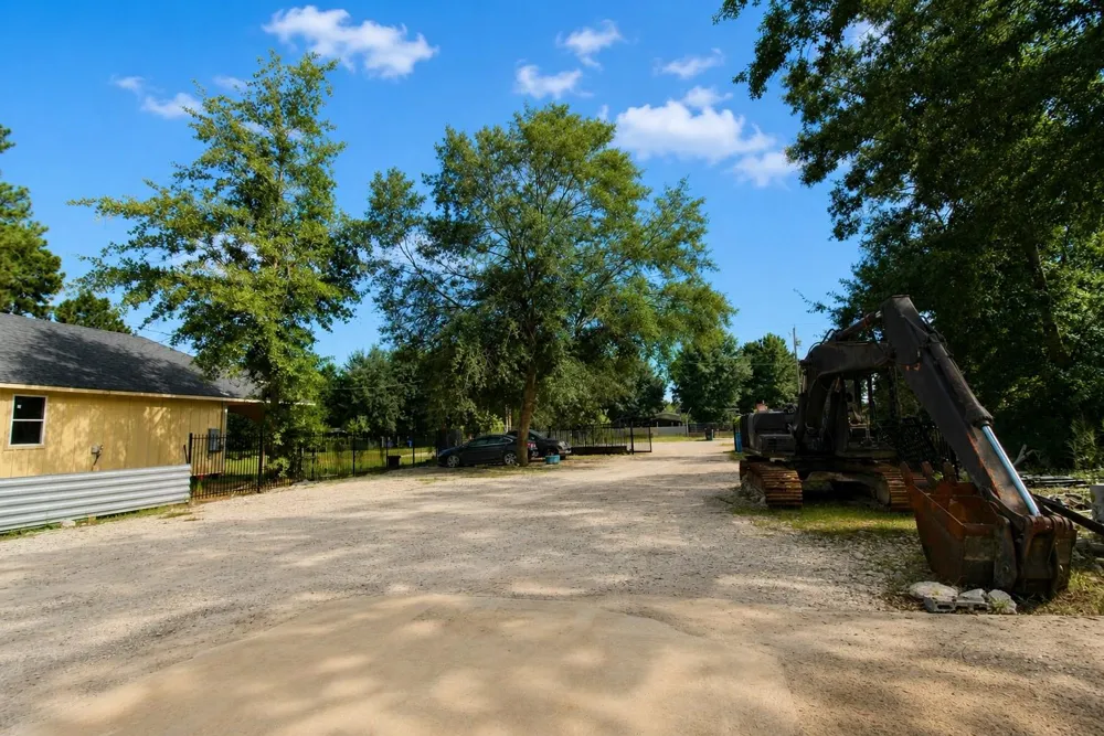 2111 County Road 3405 Cleveland, TX 77327