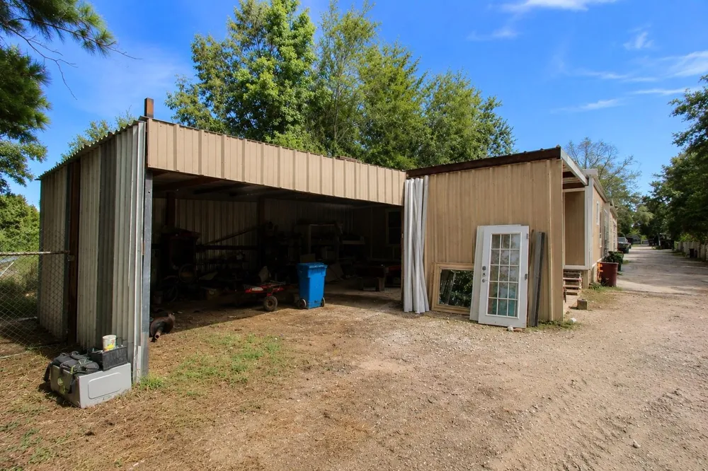 2111 County Road 3405 Cleveland, TX 77327