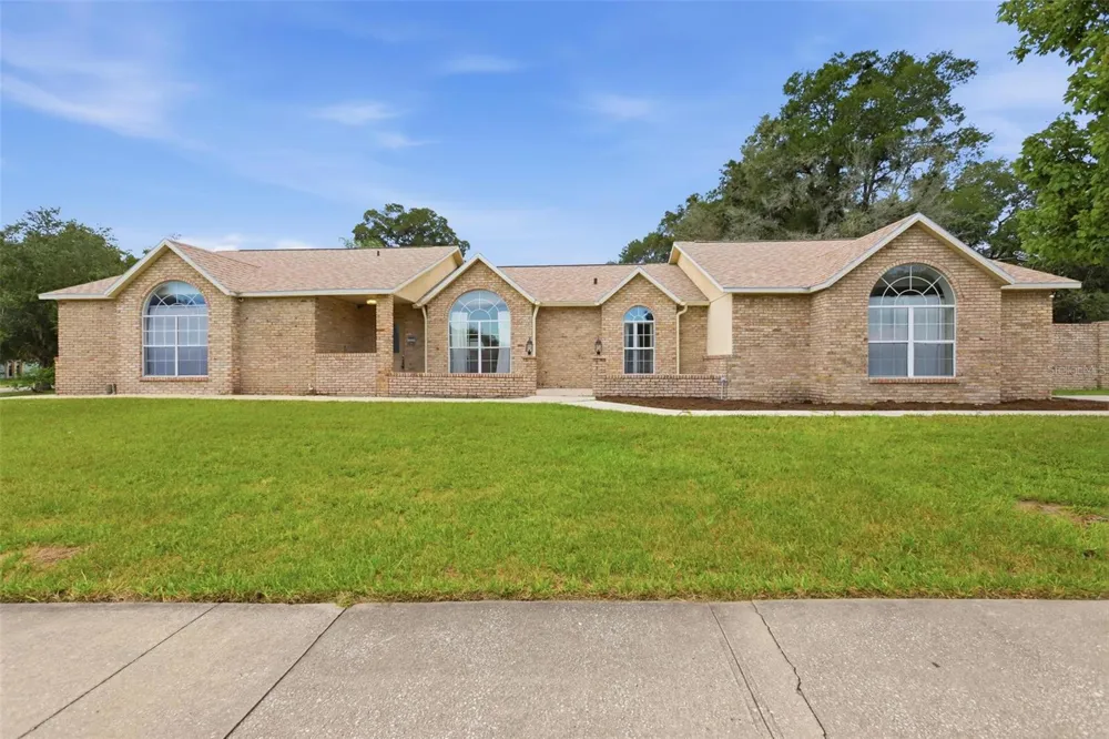 1095 E WISCONSIN AVENUE Deland, FL 32724