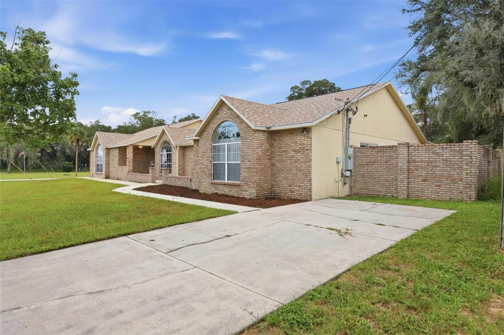 1095 E WISCONSIN AVENUE Deland, FL 32724