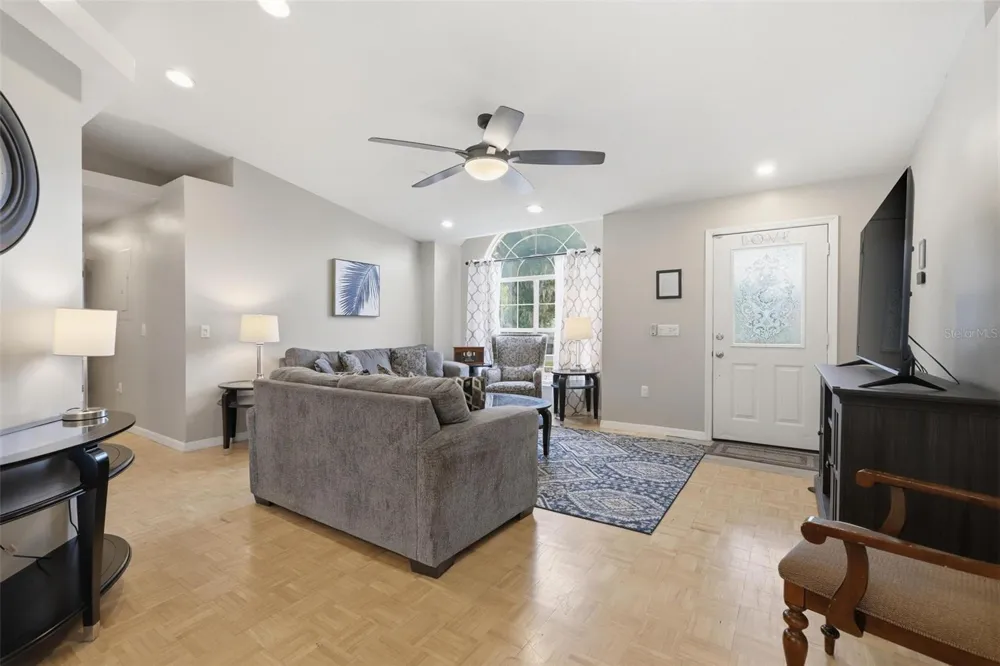 1095 E WISCONSIN AVENUE Deland, FL 32724