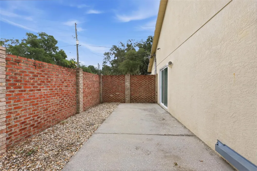 1095 E WISCONSIN AVENUE Deland, FL 32724