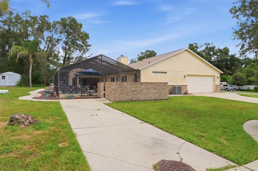 1095 E WISCONSIN AVENUE Deland, FL 32724