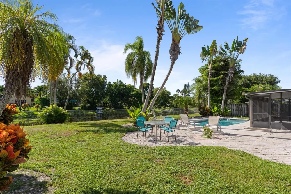 108 Cambridge Lane Royal Palm Beach, FL 33411