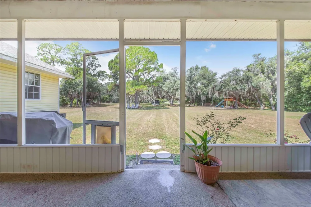 23 OAKWOOD RD Winter Haven, FL 33880