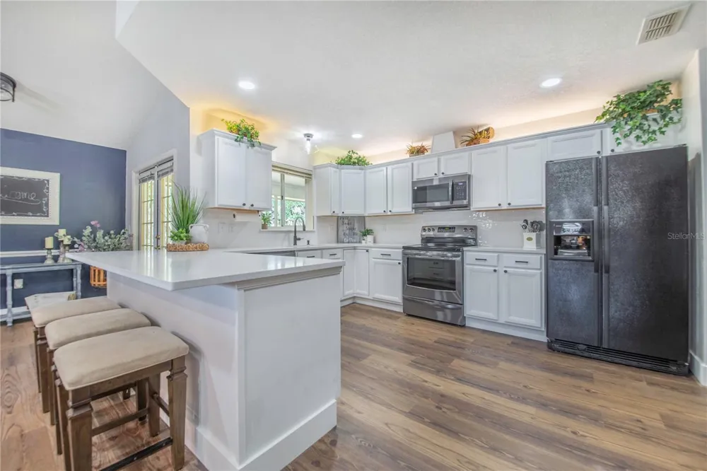 23 OAKWOOD RD Winter Haven, FL 33880