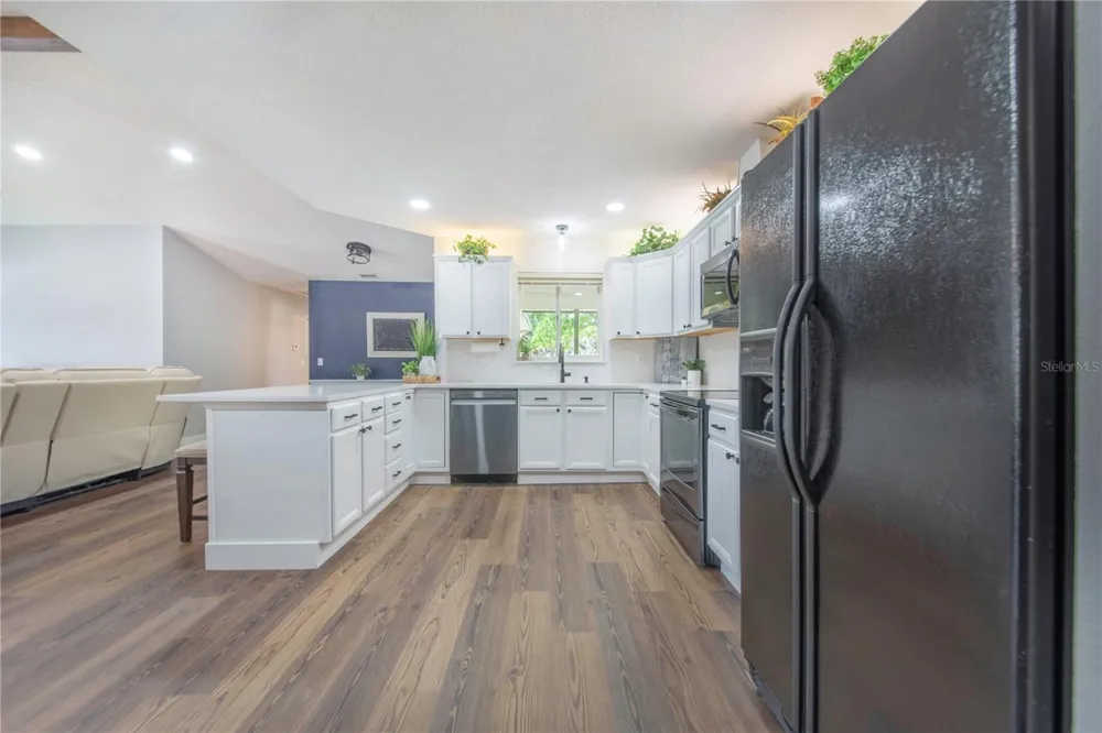 23 OAKWOOD RD Winter Haven, FL 33880