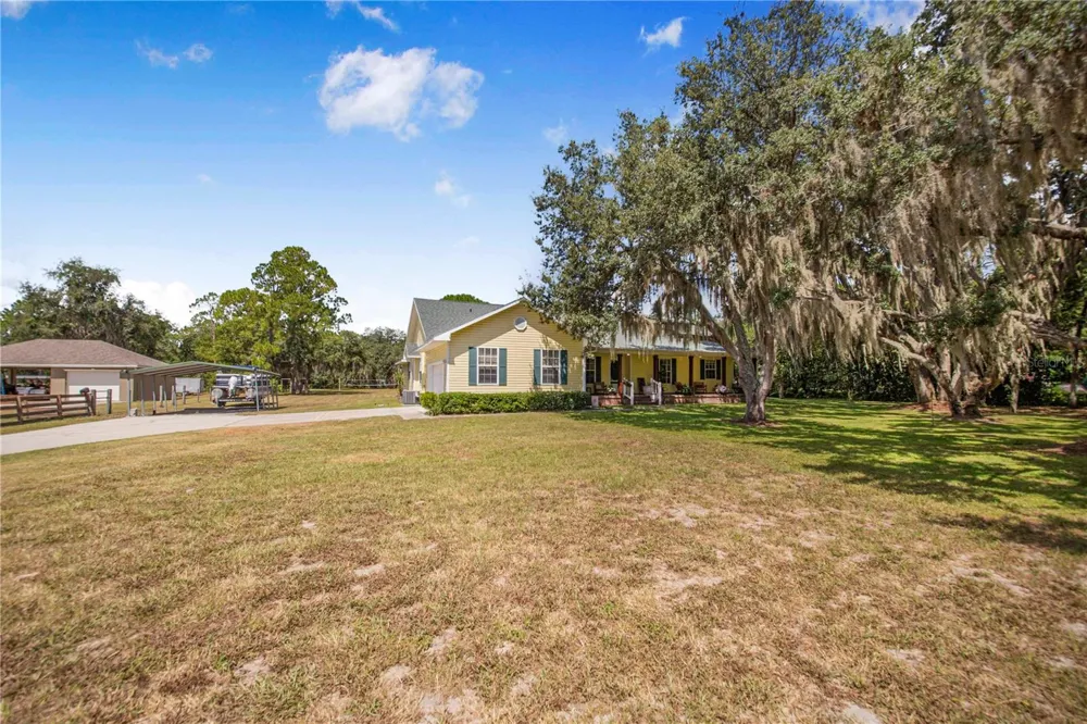 23 OAKWOOD RD Winter Haven, FL 33880