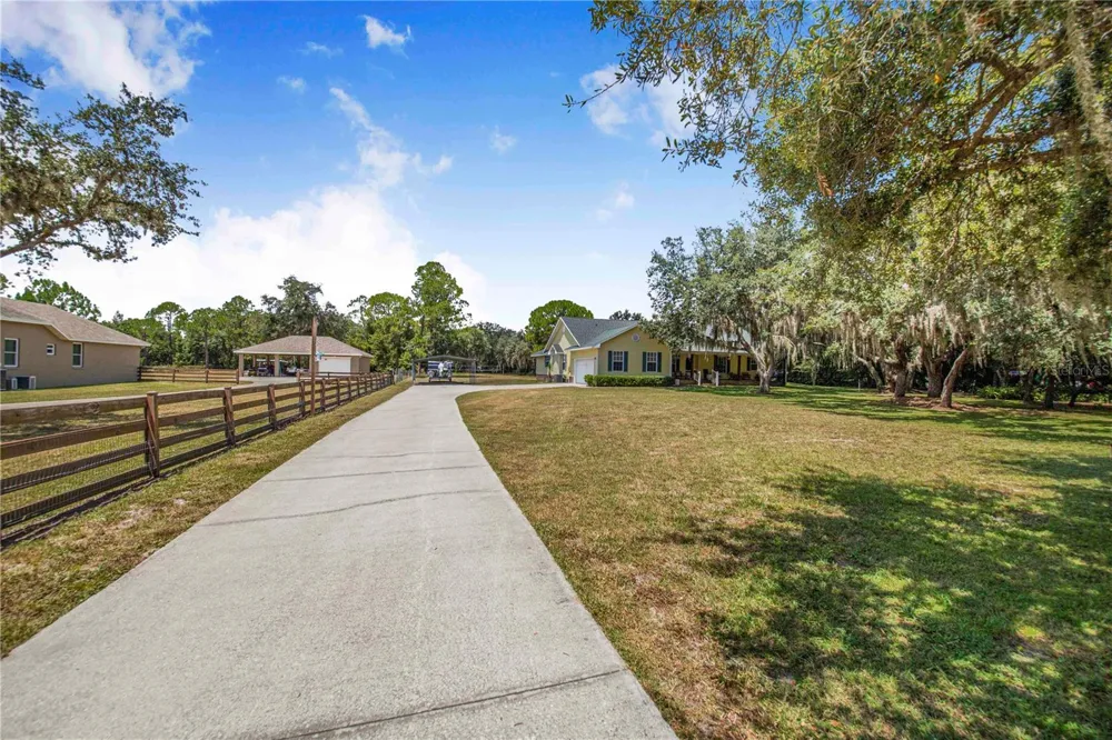 23 OAKWOOD RD Winter Haven, FL 33880