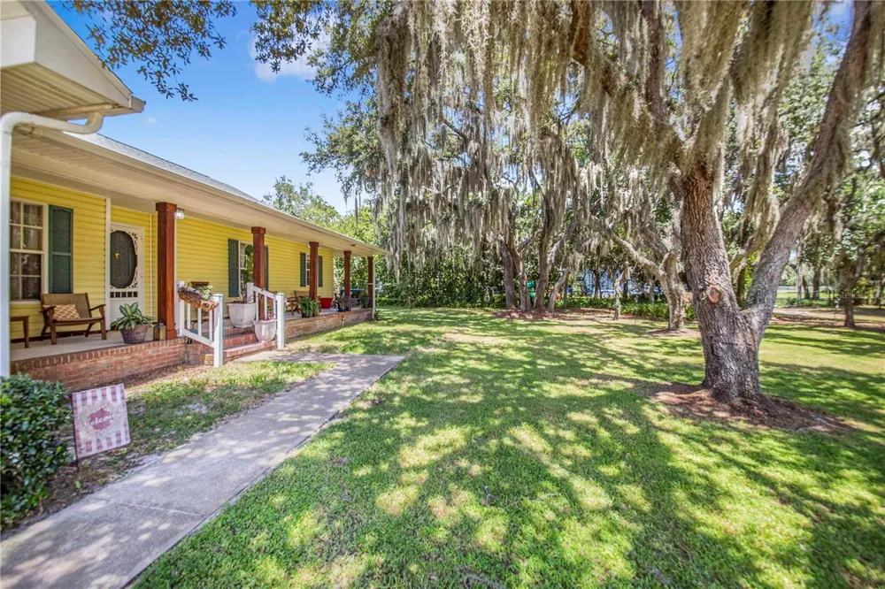 23 OAKWOOD RD Winter Haven, FL 33880