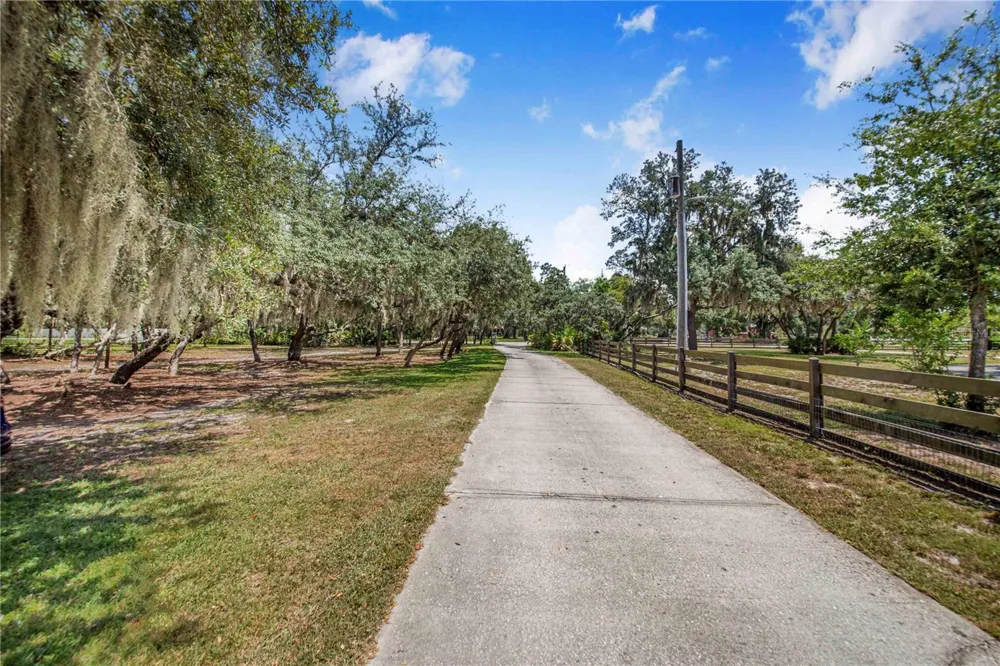 23 OAKWOOD RD Winter Haven, FL 33880