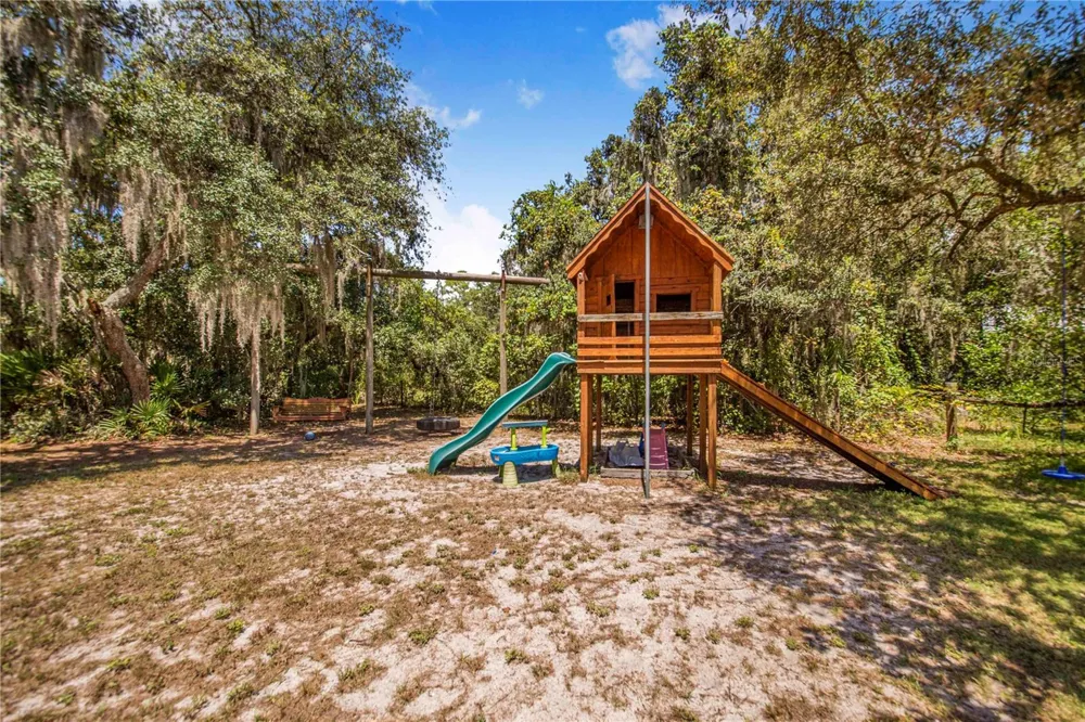 23 OAKWOOD RD Winter Haven, FL 33880