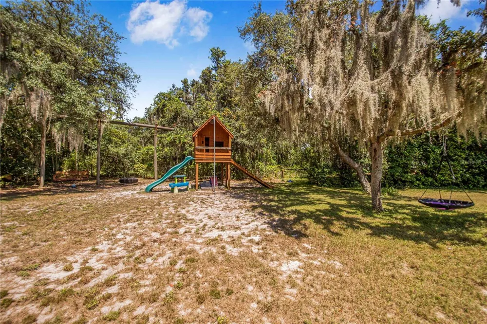 23 OAKWOOD RD Winter Haven, FL 33880