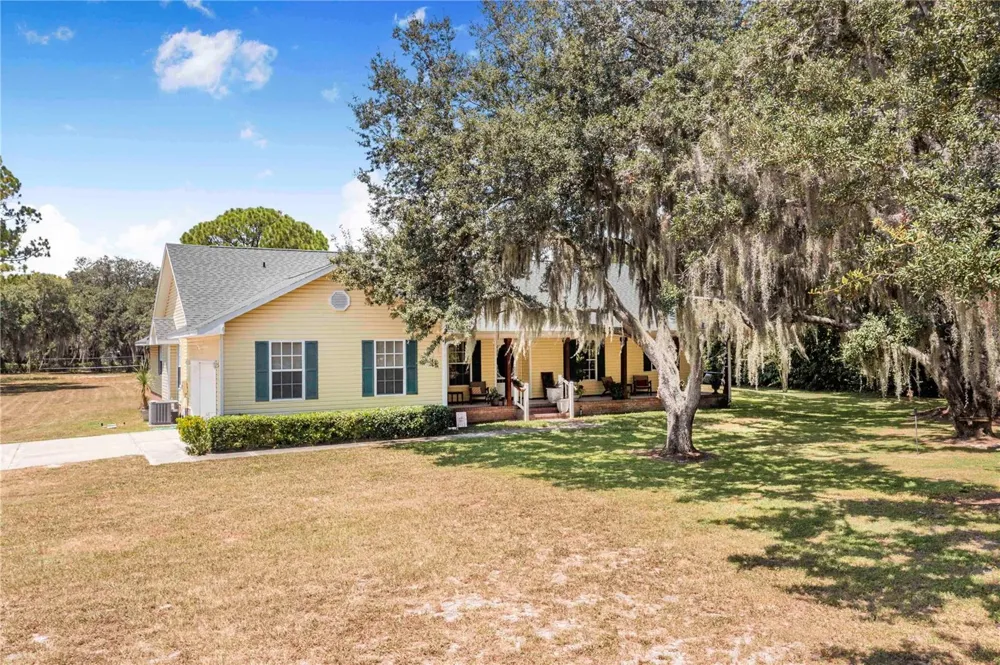 23 OAKWOOD RD Winter Haven, FL 33880