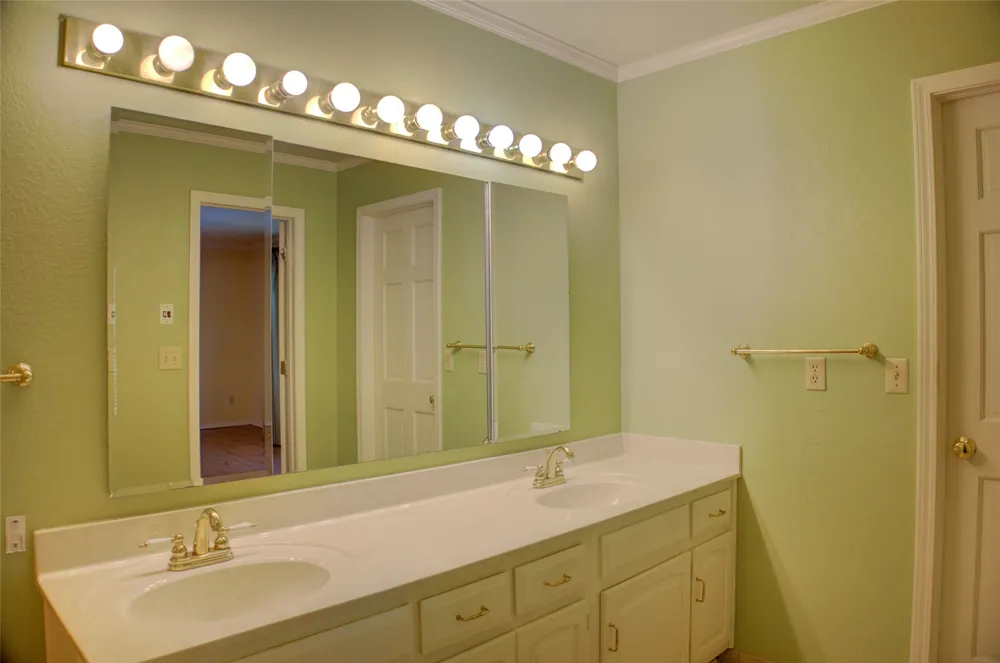 704 E Union Court Broken Arrow, OK 74011
