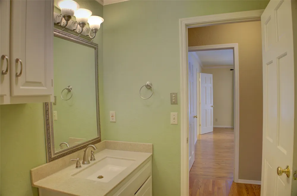 704 E Union Court Broken Arrow, OK 74011