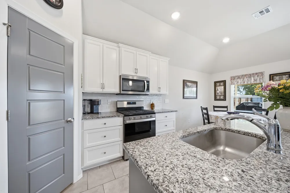 12323 S Oxford Avenue Bixby, OK 74008