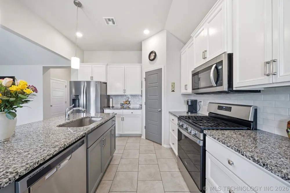 12323 S Oxford Avenue Bixby, OK 74008