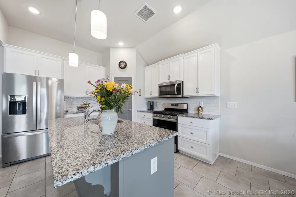 12323 S Oxford Avenue Bixby, OK 74008