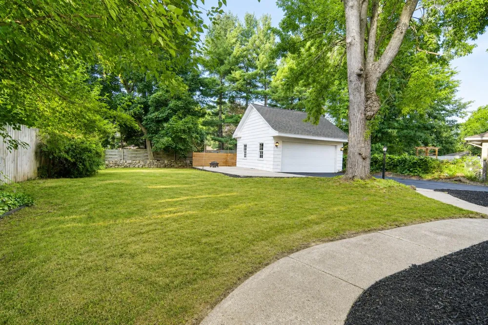 524 3 Mile Road NE Grand Rapids, MI 49505