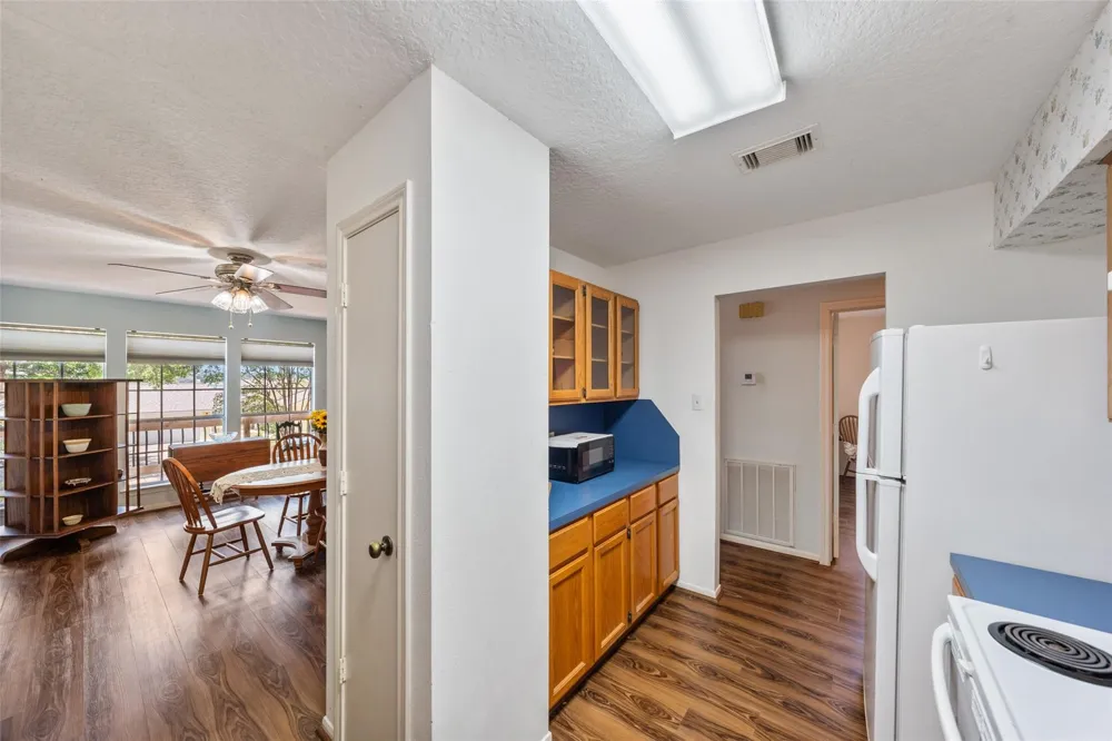 14219 Shadow Bay Drive #J Willis, TX 77318