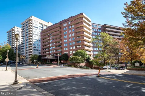 4550 PARK AVENUE #812