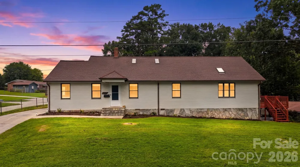 512 Garrou Avenue SE Valdese, NC 28690