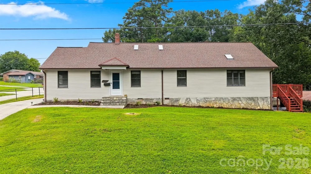 512 Garrou Avenue SE Valdese, NC 28690